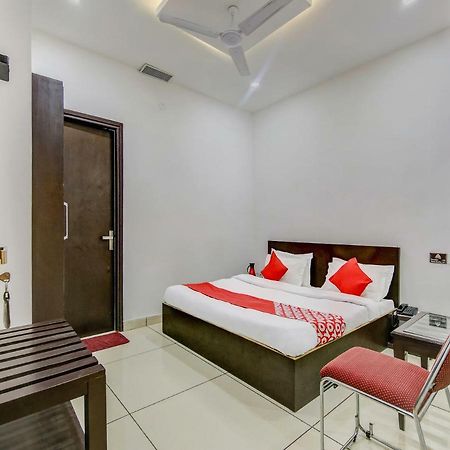 Oyo 27999 Hotel Deep Sirsa Екстериор снимка