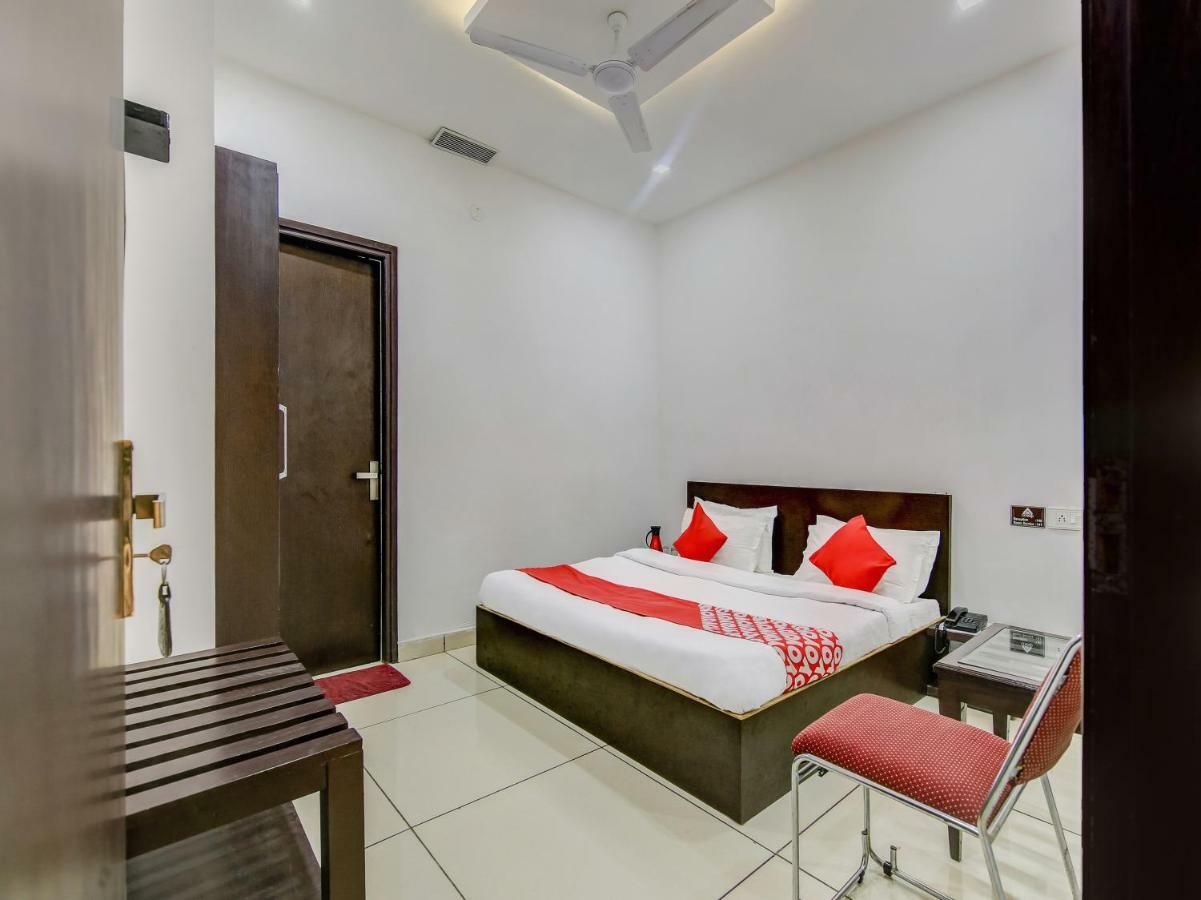 Oyo 27999 Hotel Deep Sirsa Екстериор снимка