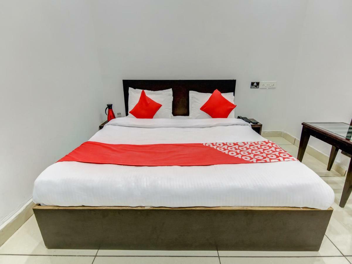 Oyo 27999 Hotel Deep Sirsa Екстериор снимка