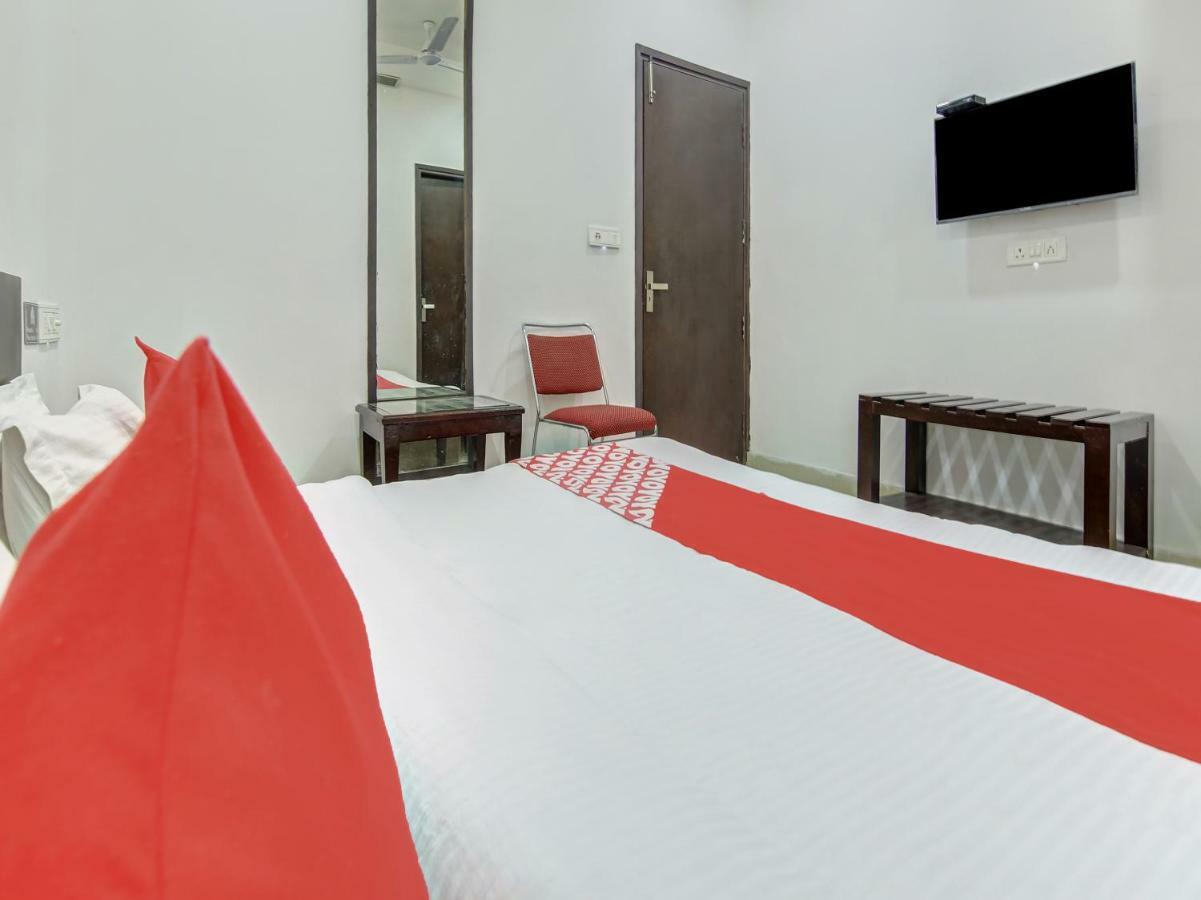 Oyo 27999 Hotel Deep Sirsa Екстериор снимка