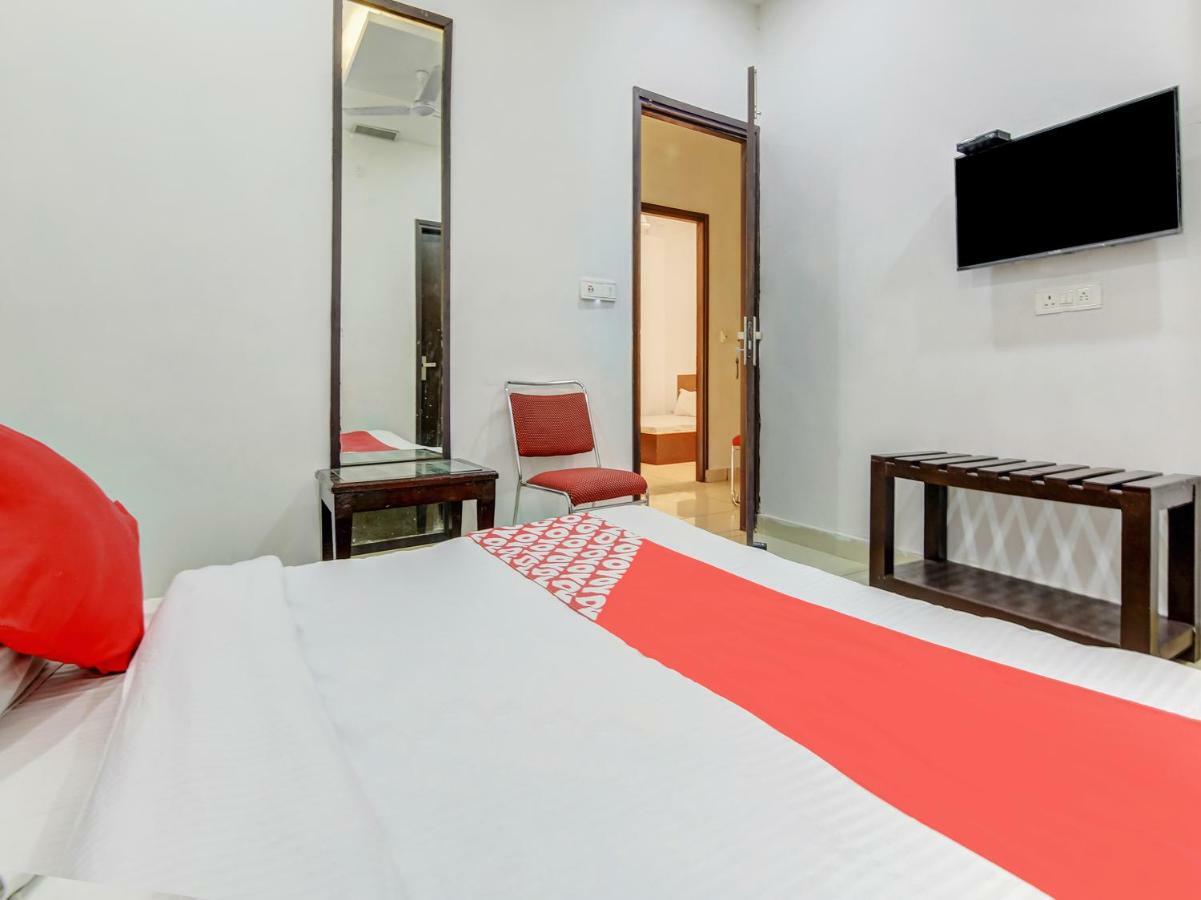 Oyo 27999 Hotel Deep Sirsa Екстериор снимка
