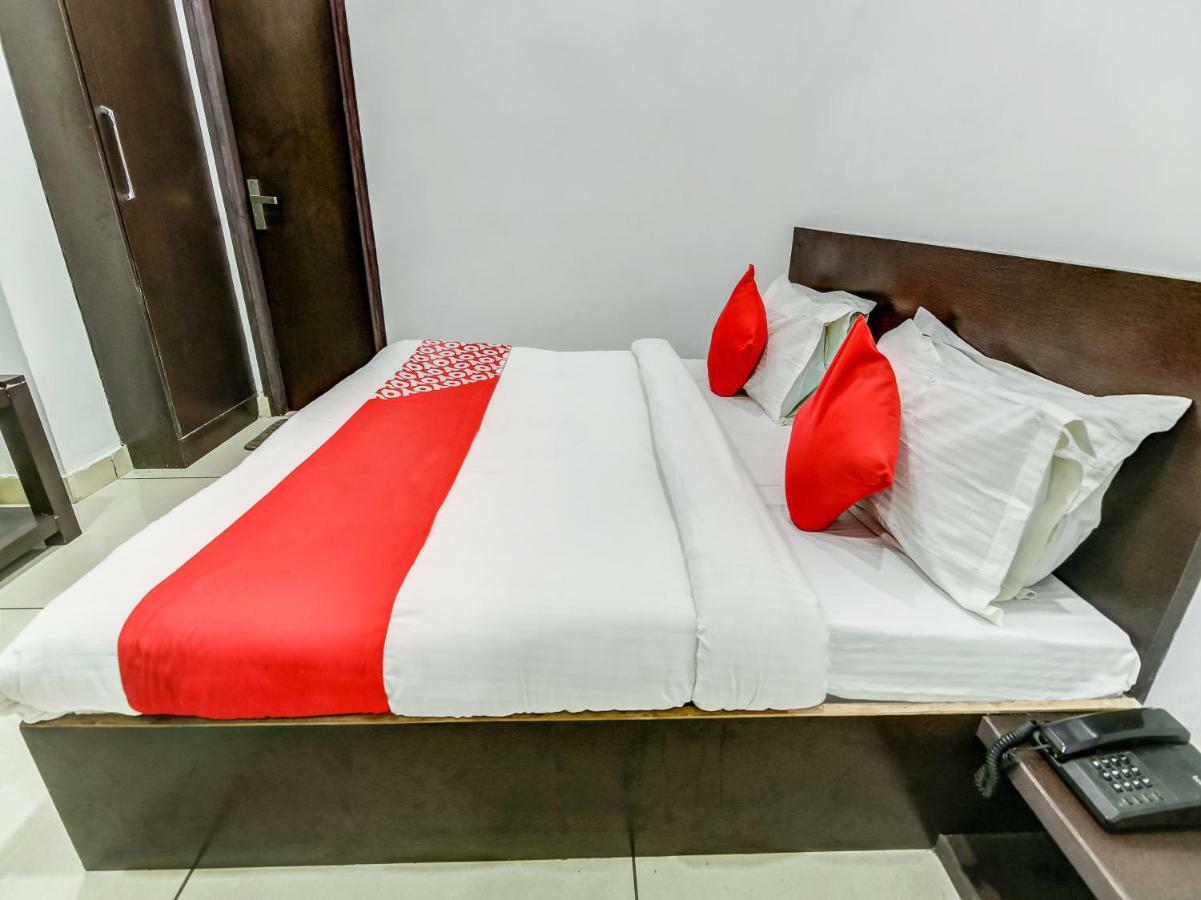 Oyo 27999 Hotel Deep Sirsa Екстериор снимка
