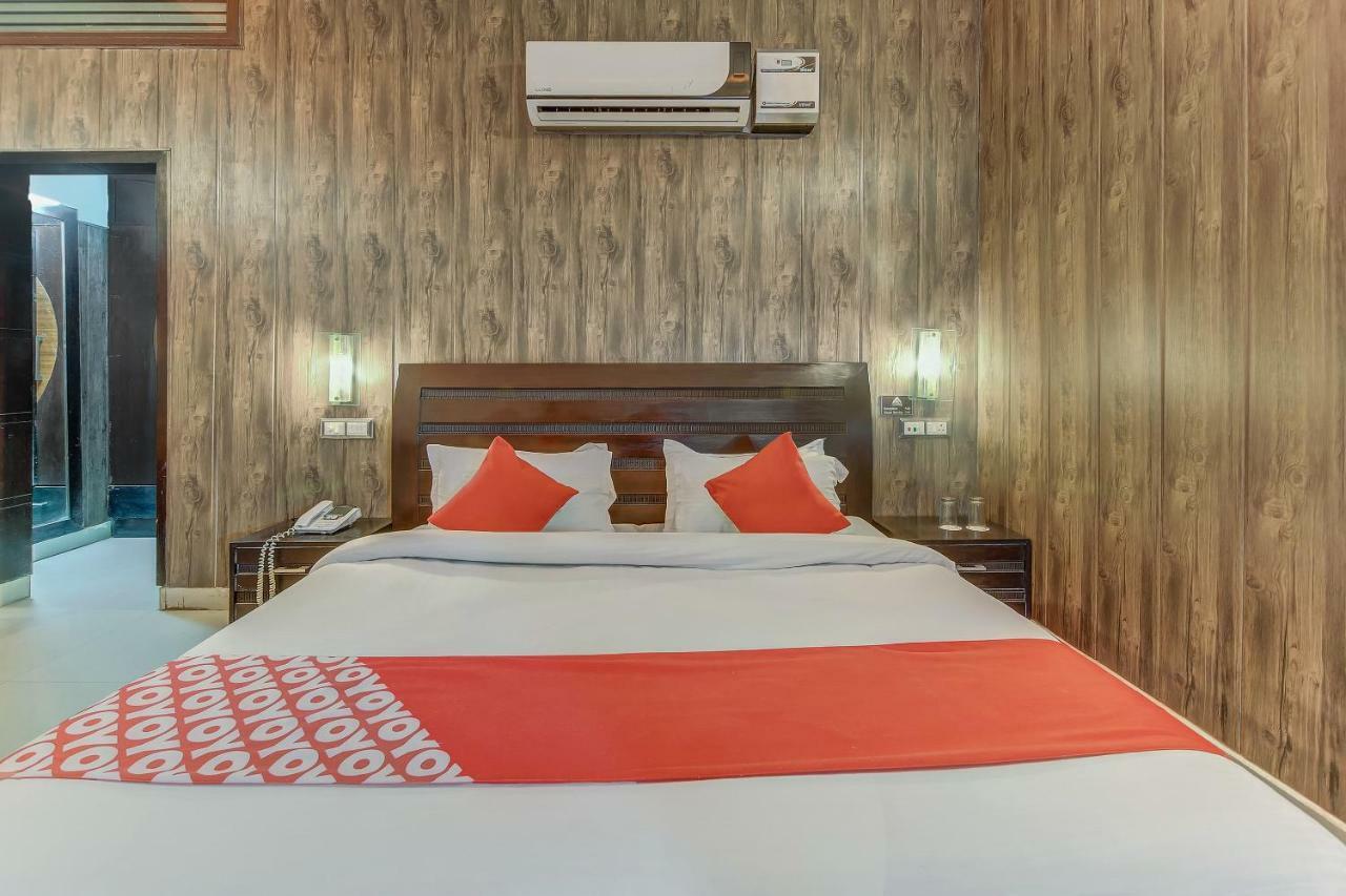 Oyo 27999 Hotel Deep Sirsa Екстериор снимка