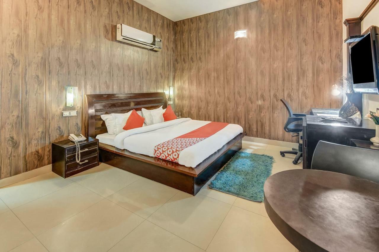 Oyo 27999 Hotel Deep Sirsa Екстериор снимка
