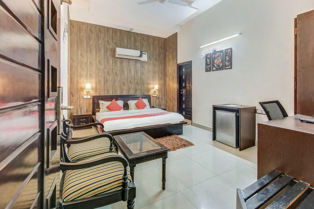 Oyo 27999 Hotel Deep Sirsa Екстериор снимка